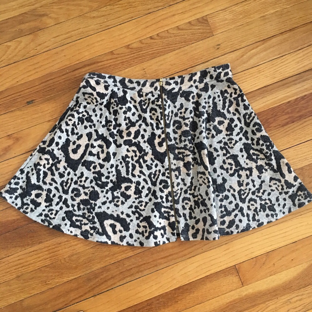 Topshop leopard print flared skirt w/ gold zipper